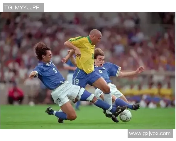 足球巨星的精神力量与竞技突破：从内心强大到赛场奇迹的心路历程